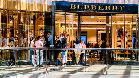 burberry ferragamo|Burberry ceo resigns.